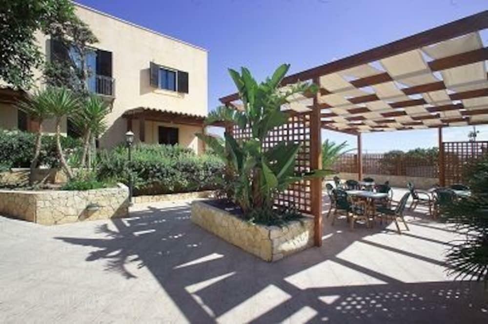 Oasis Hotel Residence Resort LMP Kültér fotó